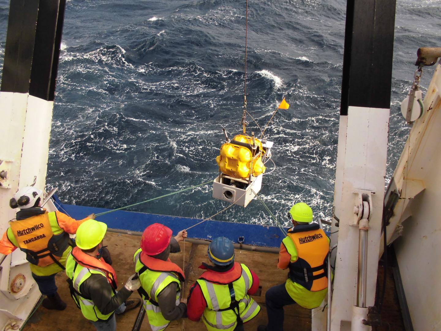 Tectonic Activity Sensor Photos of the Day: Detecting Tectonic Activity on the Ocean Floor ...